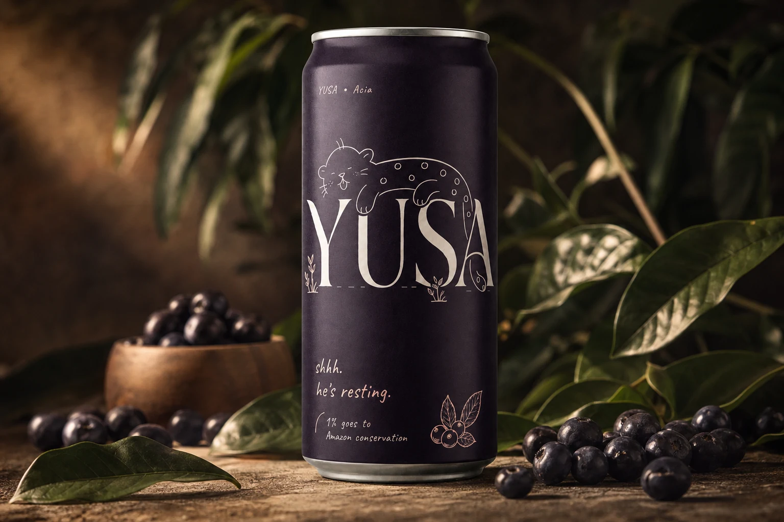 Yusa Acai can with berries and leaves