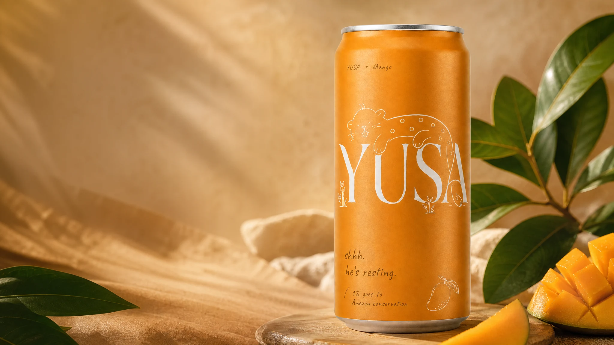 Yusa Mango can with guayusa leaves and mango